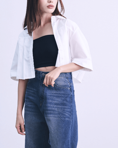 透け感のあるトップスや首元の開きの広いトップスのインナーとしておすすめ。