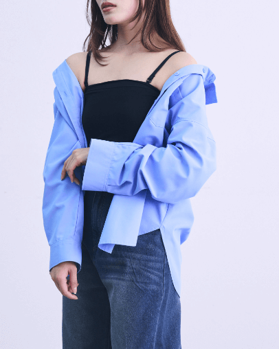 透け感のあるトップスや首元の開きの広いトップスのインナーとしておすすめ。